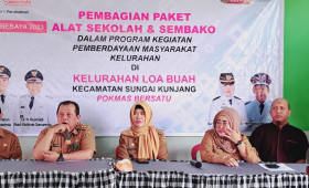 Pembagian perlengkapan sekolah dan paket sembako dari Pokmas Bersatu
